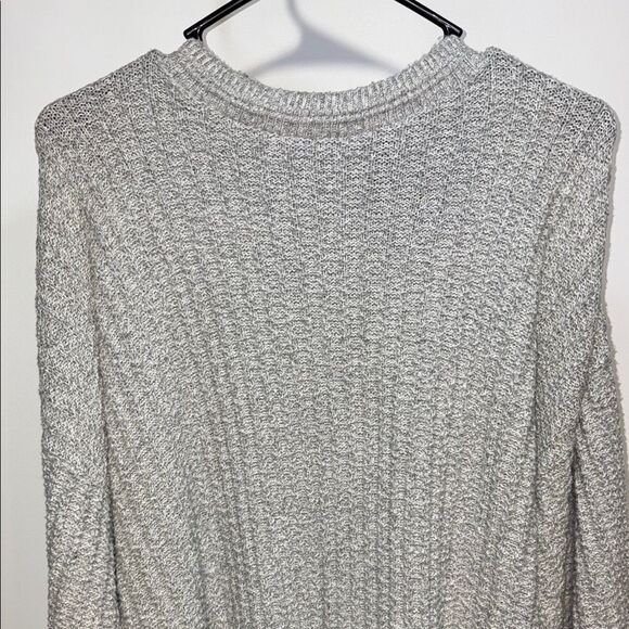 Bill Blass Textured Gray Crewneck Sweater - Picture 2 of 8